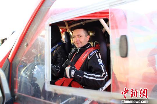 圖為參賽的外國車手。 賽事組委會提供
