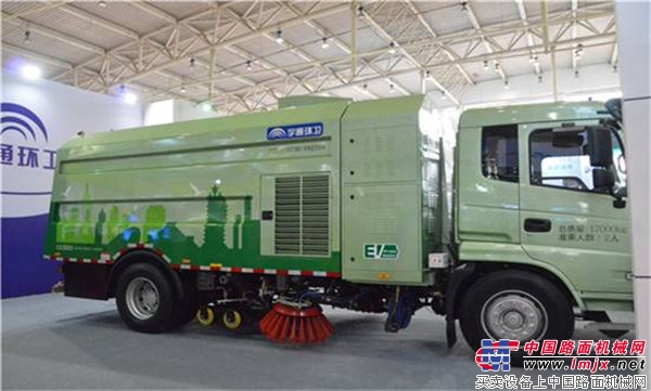 宇通環(huán)衛(wèi)攜3款純電動(dòng)環(huán)衛(wèi)車亮相2017北京環(huán)衛(wèi)展