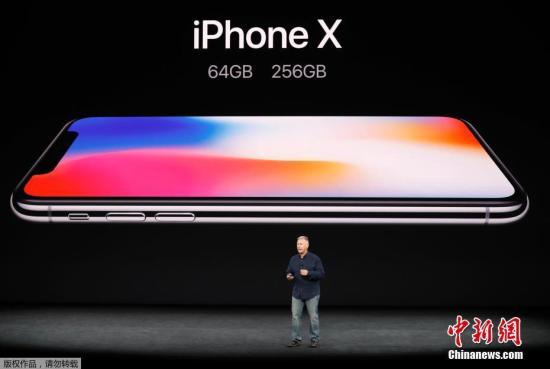 北京時間13日凌晨，蘋果公司發(fā)布三款全新iPhone，4.7英寸的iPhone 8、5.5英寸的iPhone 8 Plus和5.8英寸的iPhone X。其中備受關(guān)注的iPhone X為史上最貴iPhone，最低售價8388元，頂配版本接近萬元。