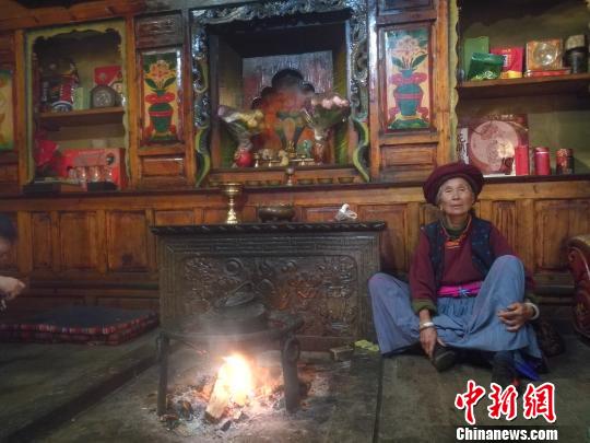 圖為摩梭家庭老祖母楊拉珠�！瞵B 攝
