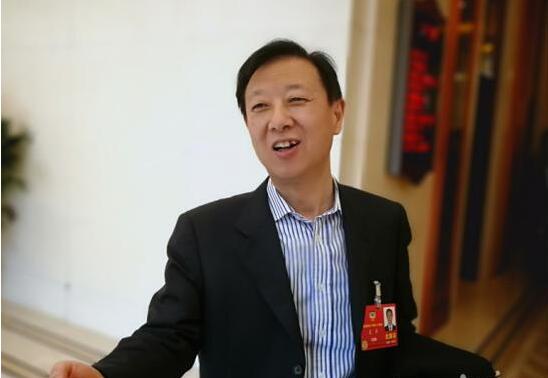 證監(jiān)會副主席遭圍堵：記者追的不是我，是中國股市