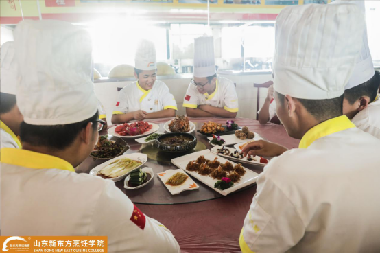 【學(xué)廚燃起來】直擊山東新東方課堂，你還擔(dān)心學(xué)不會(huì)嗎？
