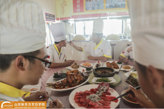 【學(xué)廚燃起來】直擊山東新東方課堂，你還擔(dān)心學(xué)不會(huì)嗎？