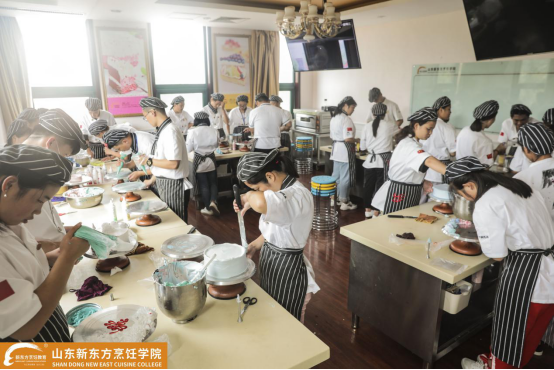 【學(xué)廚燃起來(lái)】直擊山東新東方課堂，你還擔(dān)心學(xué)不會(huì)嗎？