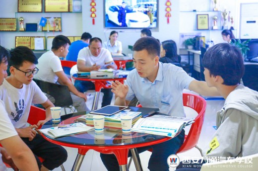 西安萬通汽修學(xué)校怎么樣：聽說新能源很火 初高中生都在學(xué)
