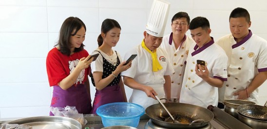 湖南哪家小吃培訓(xùn)學(xué)校最正規(guī)，學(xué)費(fèi)多少？
