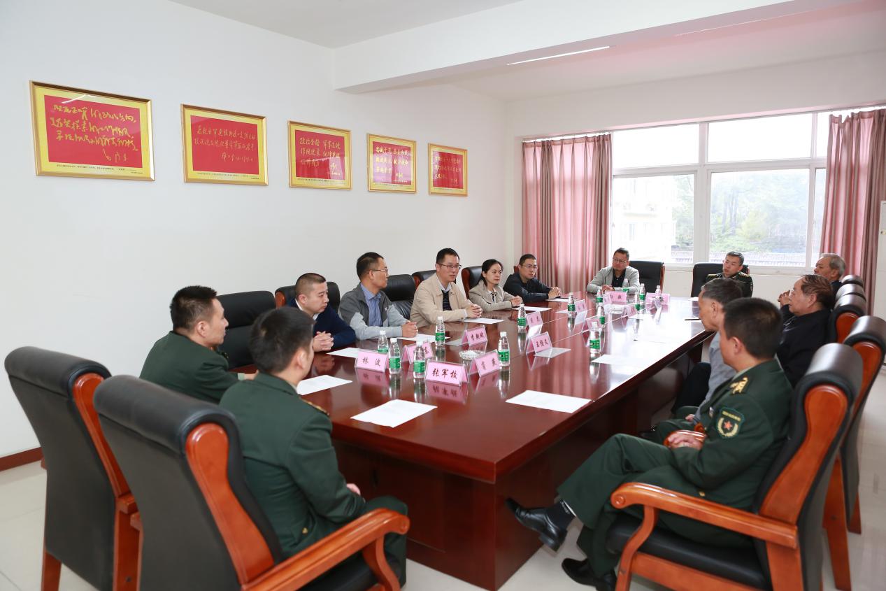 改革開放襄盛舉軍民共建慶重陽(yáng)